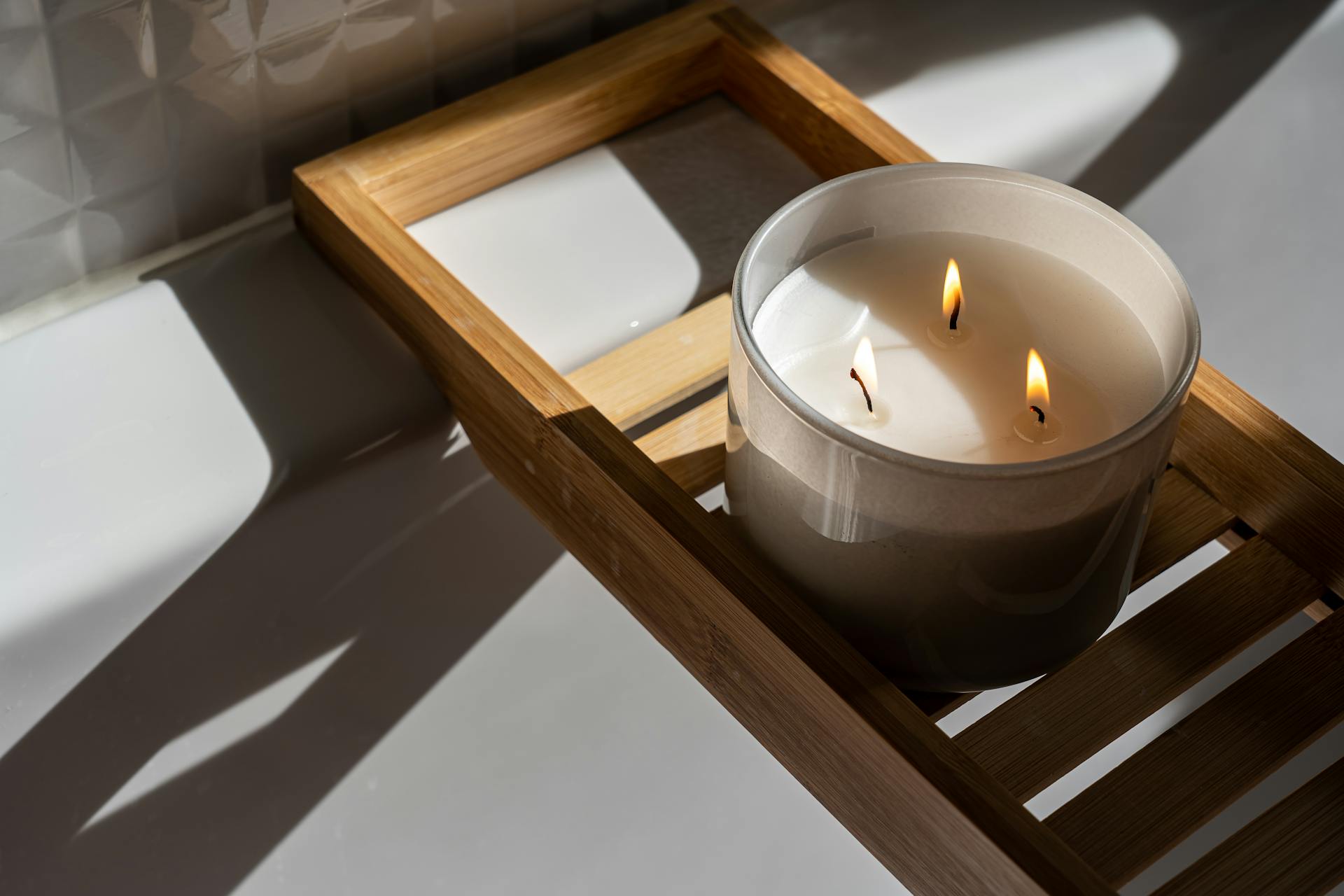 How luxury candle brands use Foldabox for their packaging