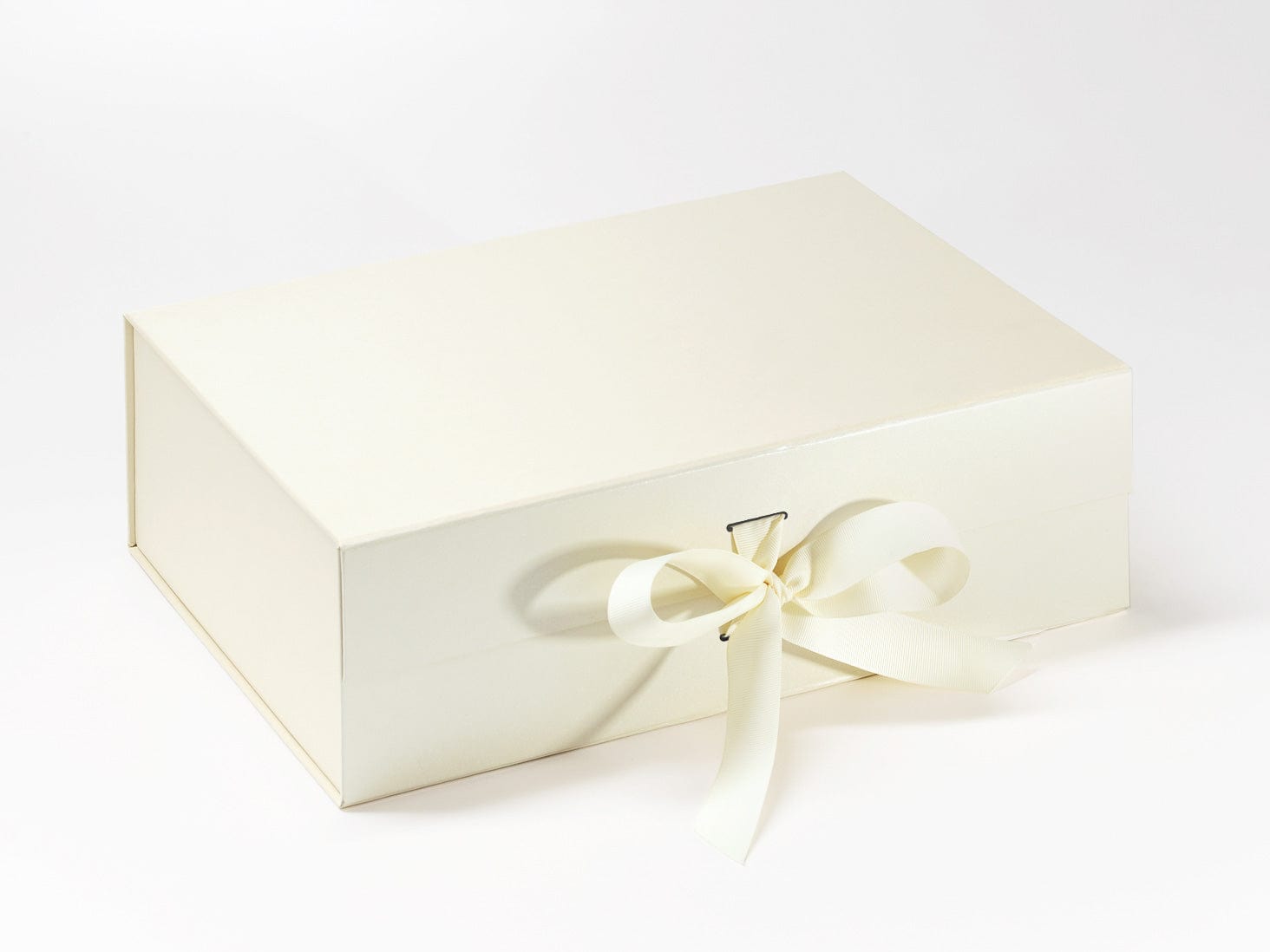 Wholesale Ivory A4 Keepsake Hamper Gift Boxes with Magnetic