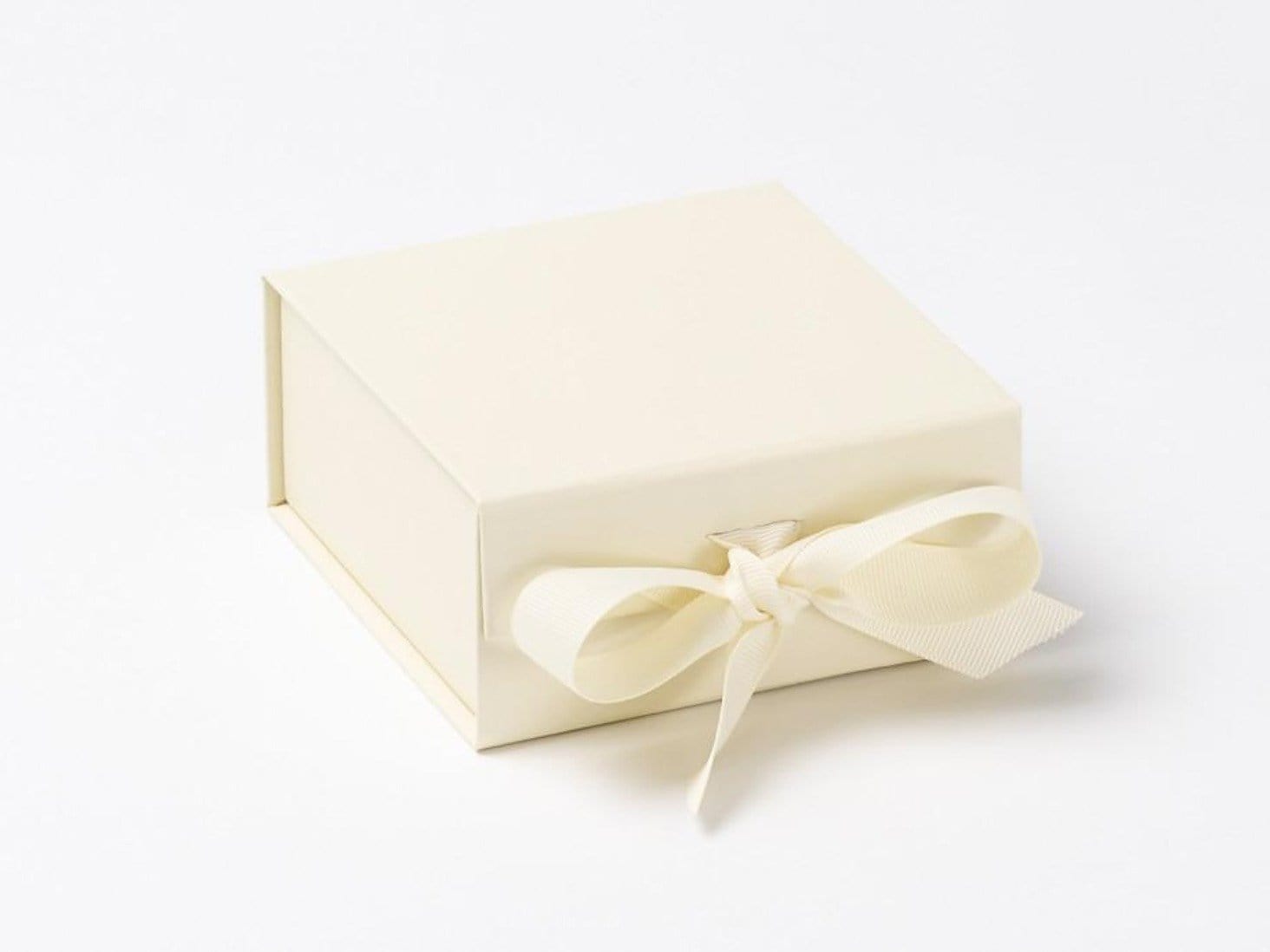 Sample Small Ivory Gift Box with fixed ribbon 