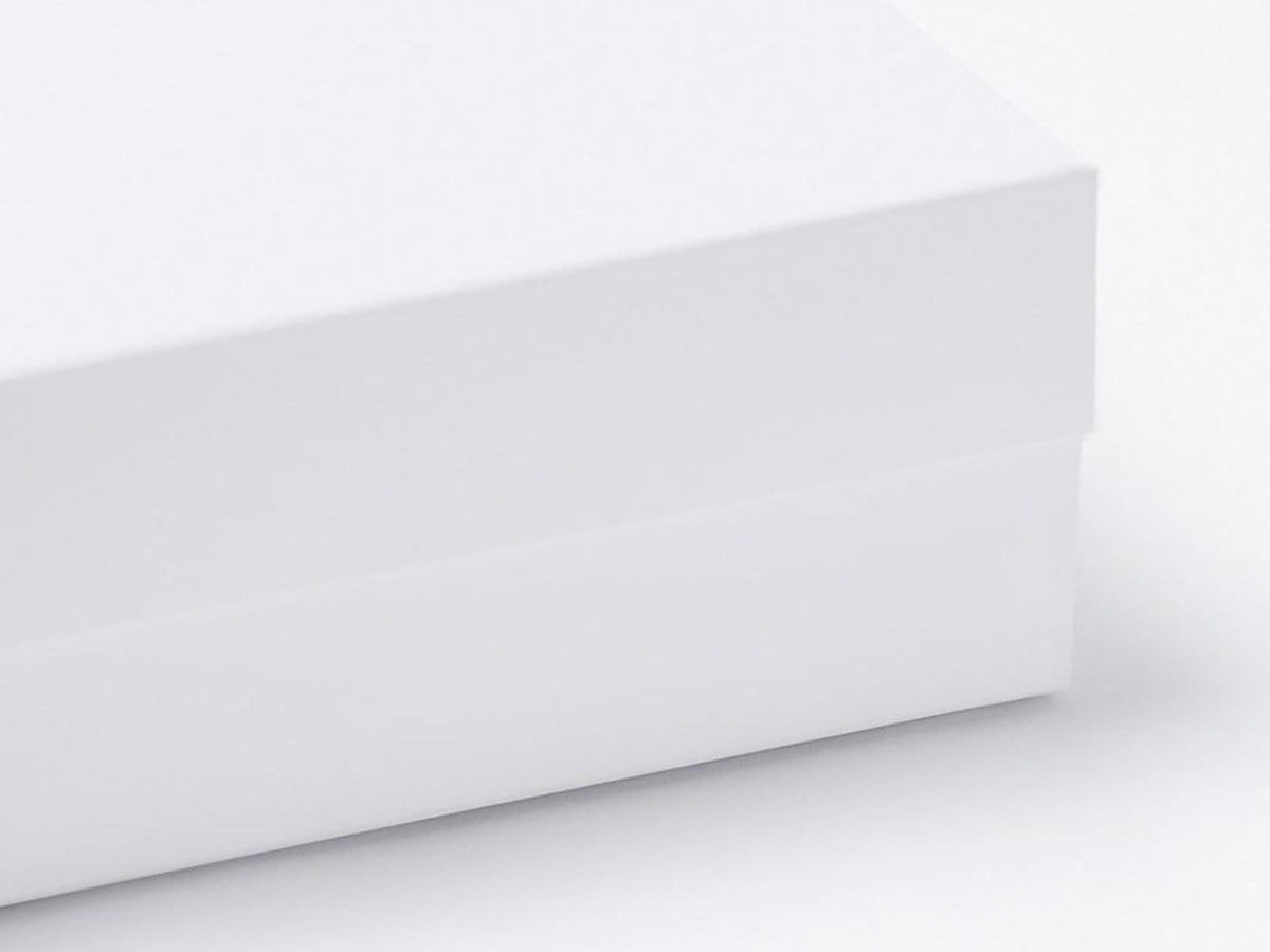 White Medium Folding Gift Box No Ribbon Magnetic Closure Detail
