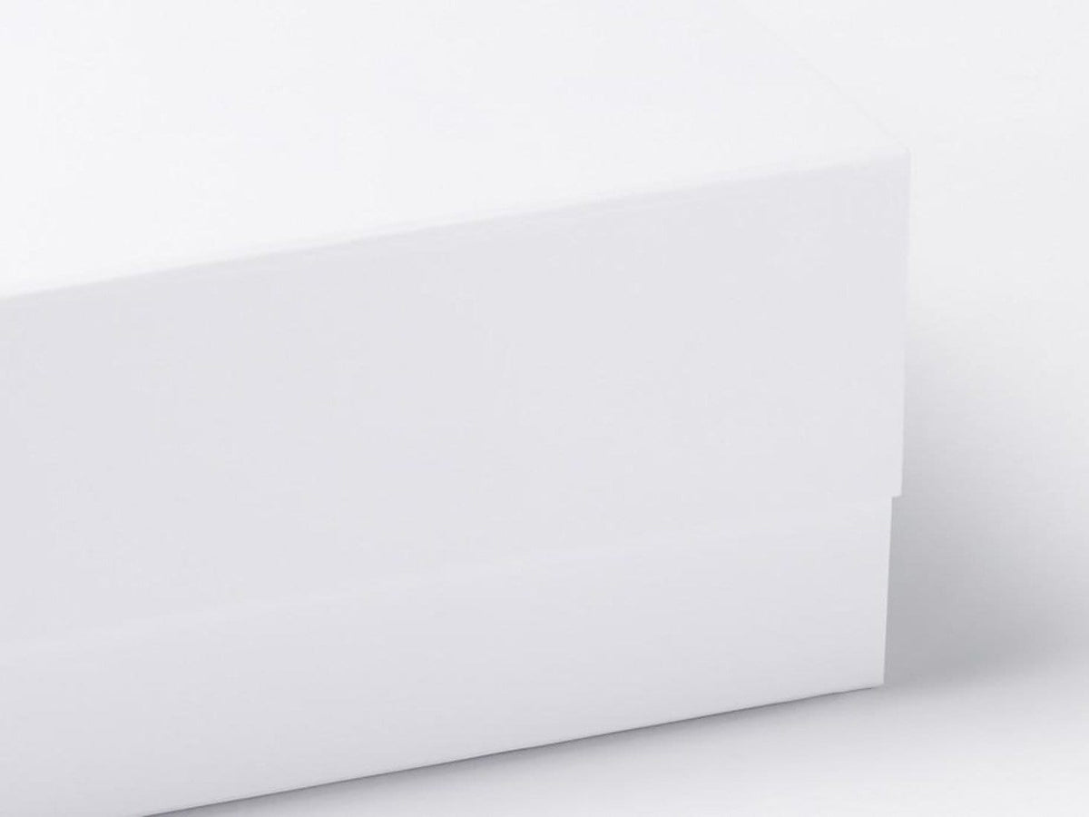 White A5 Deep folding gift box without ribbon magnetic closure detail