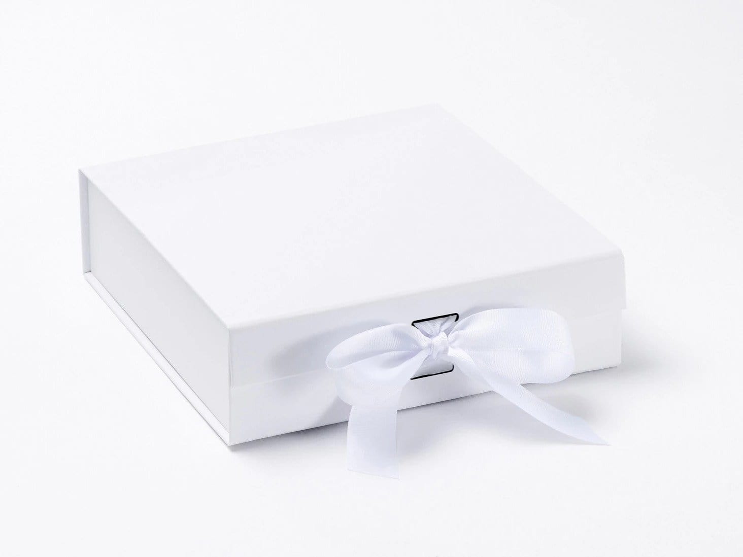 Medium White Folding Gift Box with Changeable Ribbon Sample